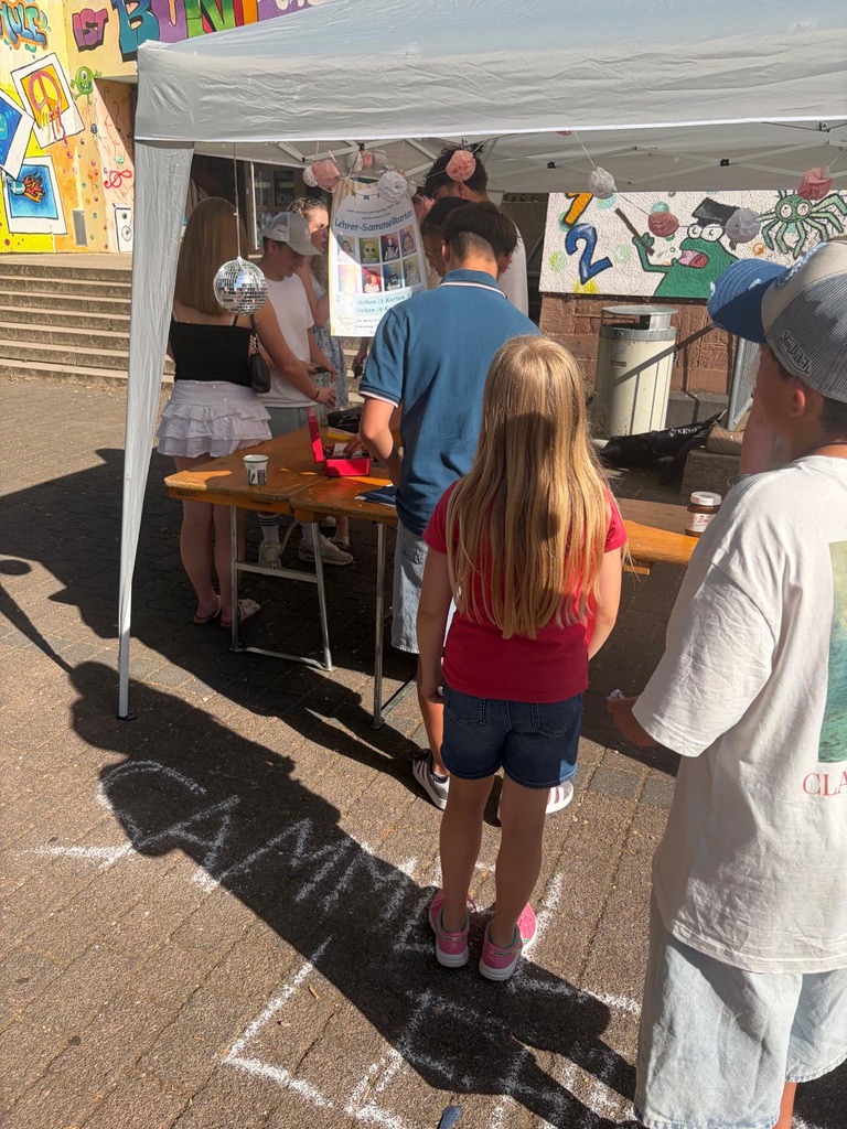 Verkaufsstand mit Pavillon in der Schule